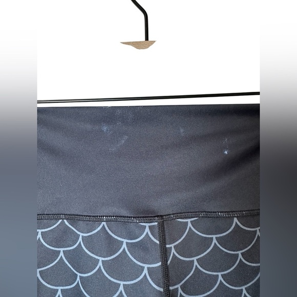 Constantly Varied Gear CVG Mermaid Scale Workout Shorts XS - Picture 4 of 7